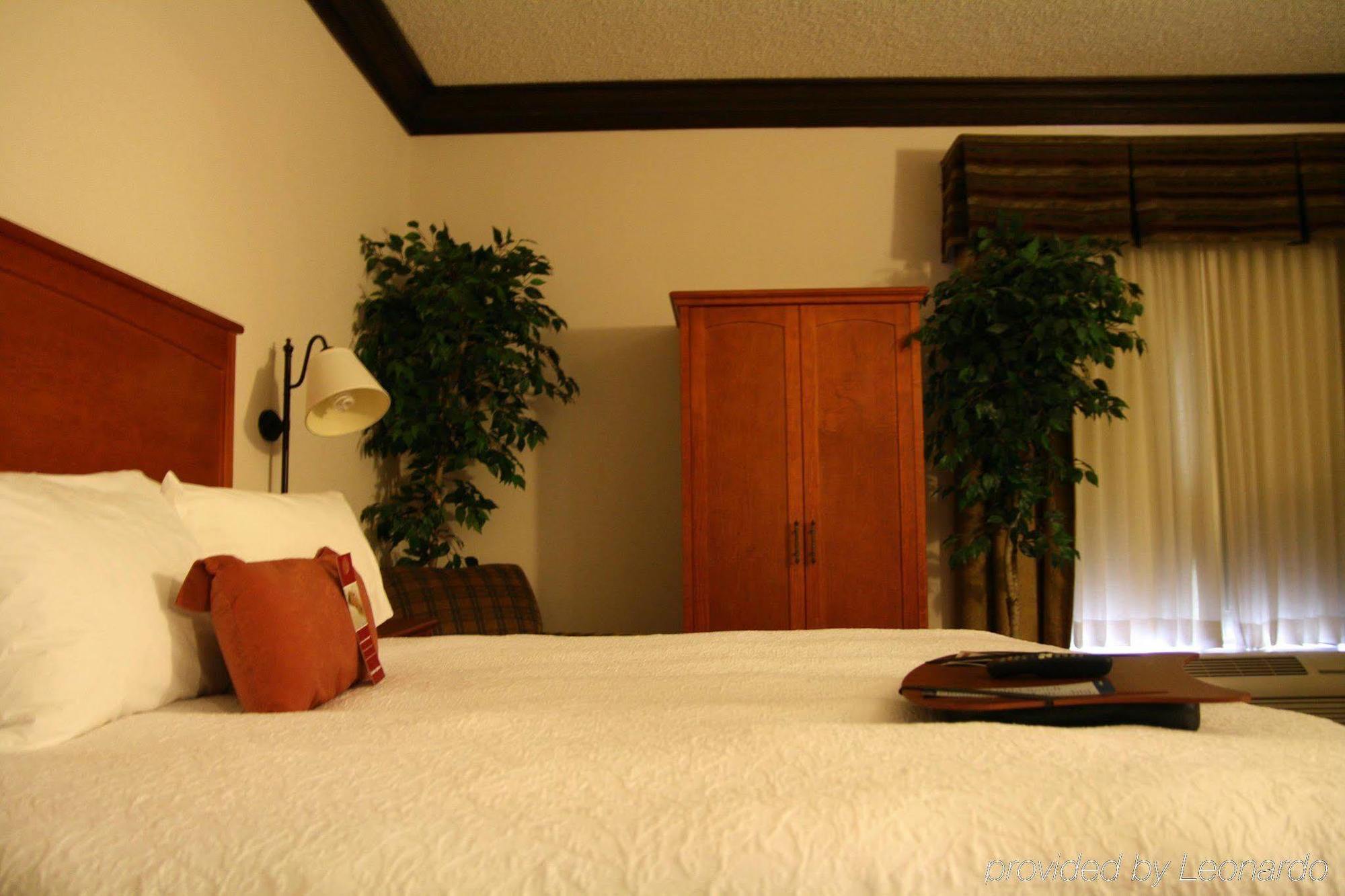 Hampton By Hilton Smith